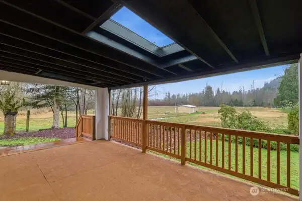 Deck With Views Of Mountain Rainier