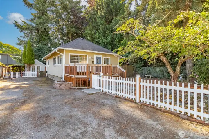 Beautiful Craftsman-style home featuring RV parking and a convenient downtown Kent location.