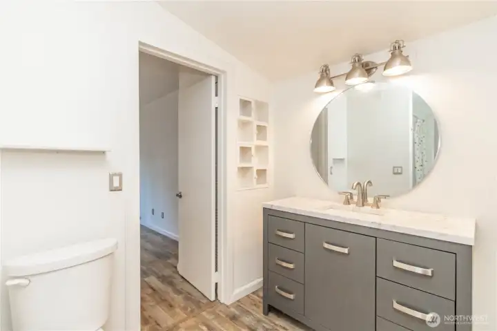 Sleek and modern main full bath.
