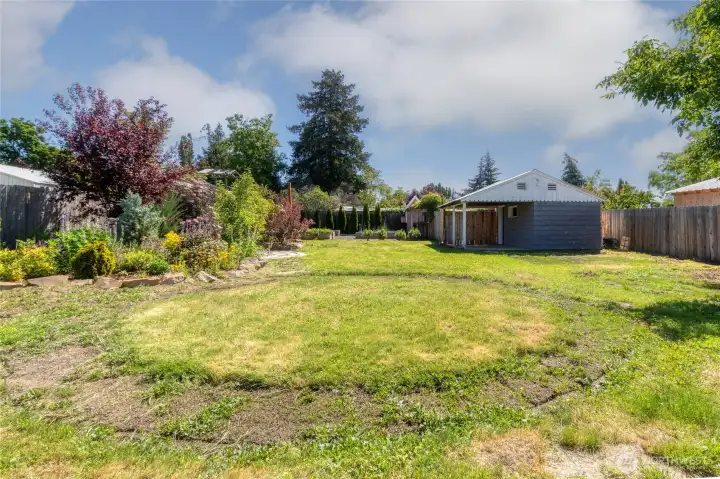 Backyard/Landscaping