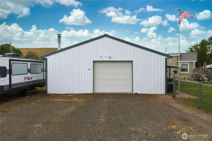 Spacious Driveway with RV Parking