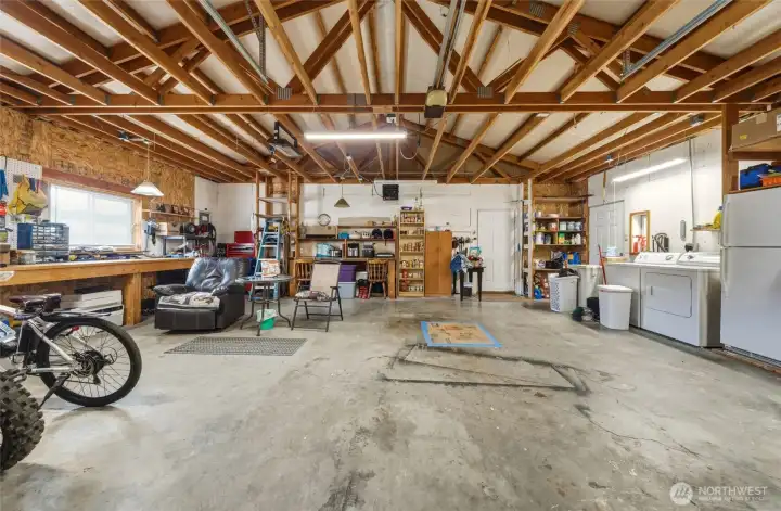 Oversized Heated Garage/Shop With Washer & Dryer