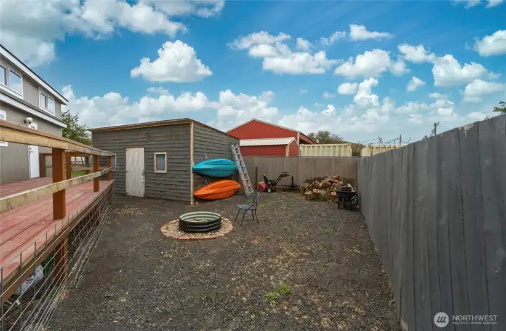 Fire Pit & Storage Outbuilding
