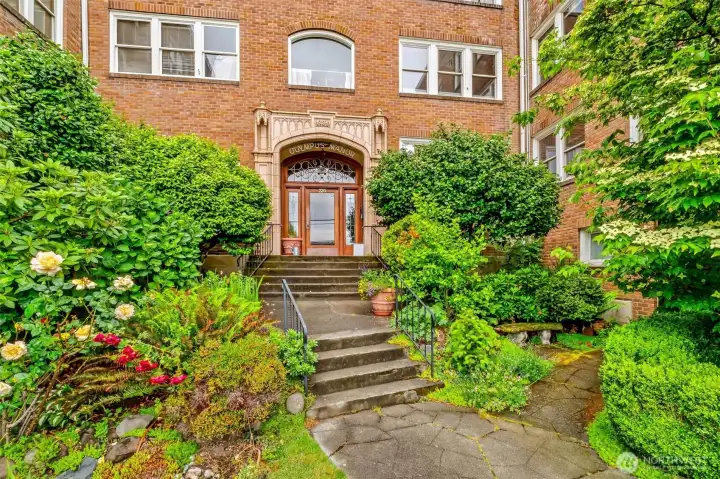 Olympus Manor - a classic building in the heart of the Queen Anne/Uptown neighborhoods! Olympus Manor - a classic building in the heart of the Queen Anne/Uptown neighborhoods!