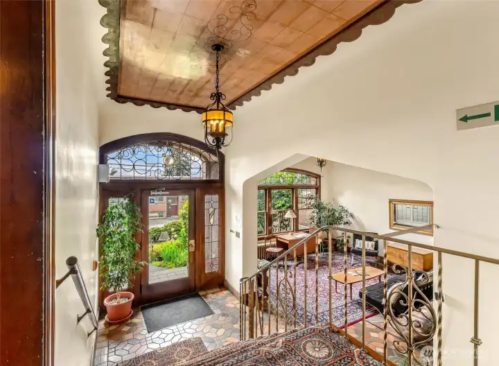 Classic and inviting lobby! Classic and inviting lobby!