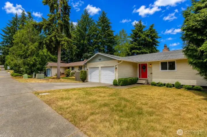 Fantastic Twin Lakes Location!