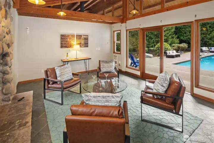 Spacious detached pool house - complete with kitchenette and bathroom!