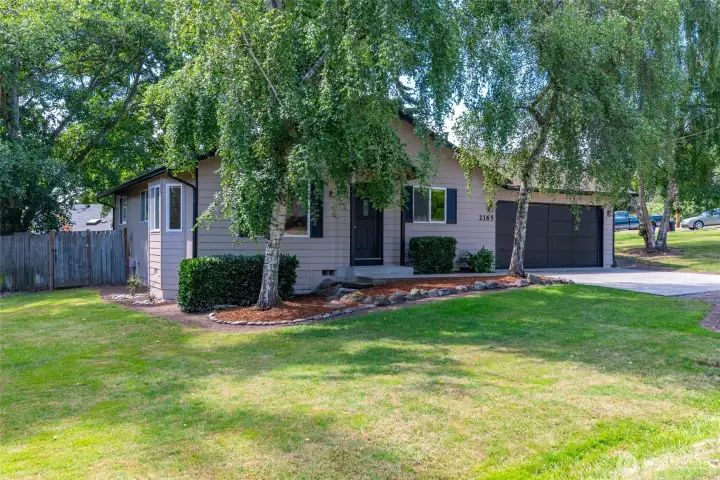 2165 Norman Drive with NEW exterior paint