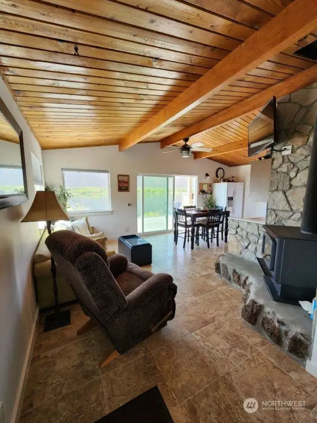 entry overlooking living room