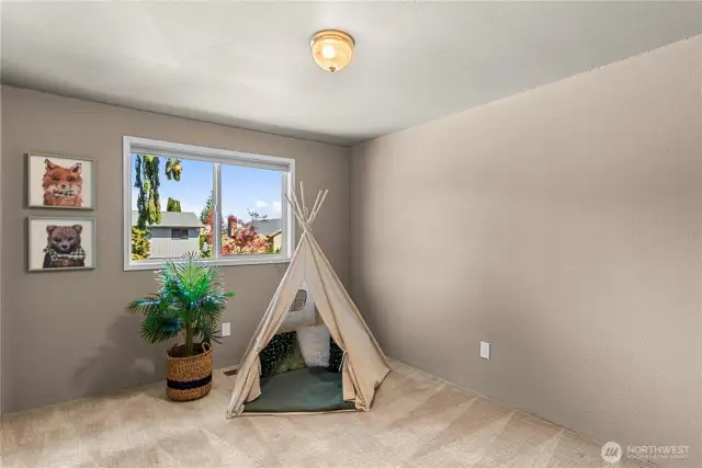 Upperl level first bedroom.