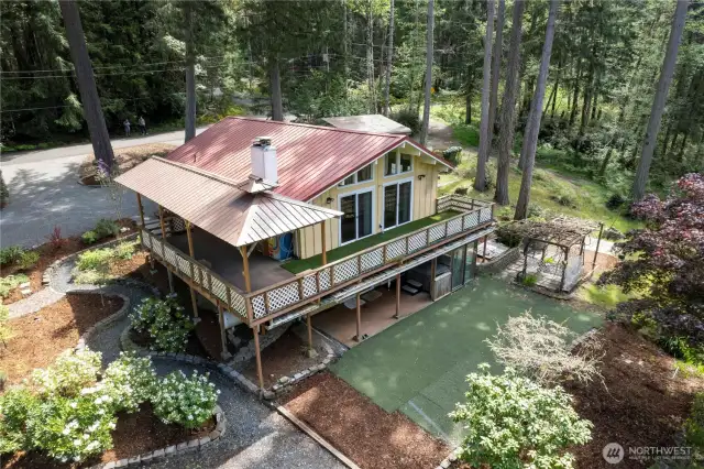 Large Deck and Lots of Windows!