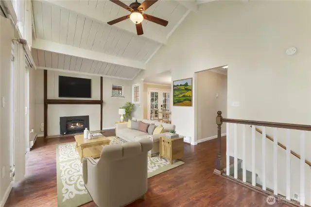 Wonderful Living Room!    Virtual Staging