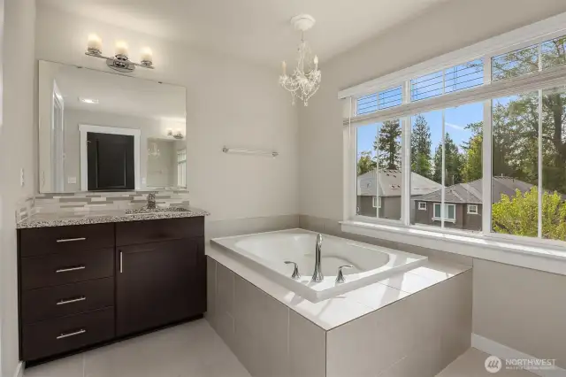 Soaking Tub w Double Vanity