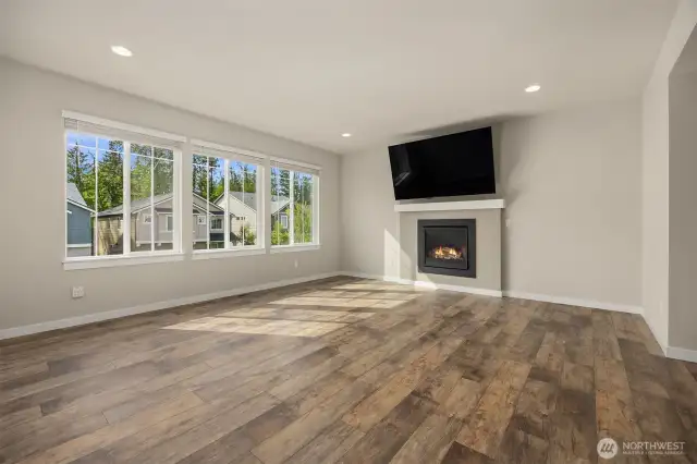 Beautiful Western Facing Home w Sunlit Room s