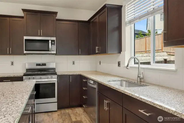 Quartz Counters, Modern Appliances