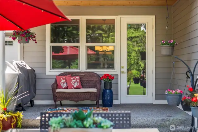 Sweet back covered patio to enjoy and savor this slice of paradise