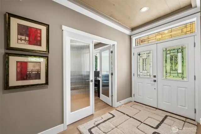 Another look at the entry way.