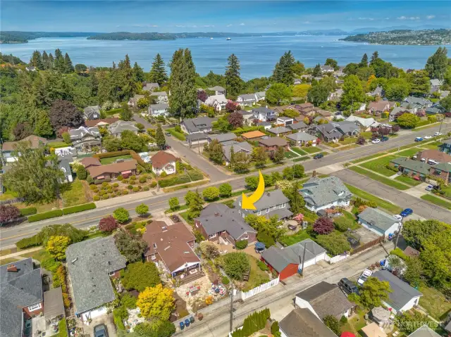 Stroll around the neighborhood or head to Proctor or down to the Ruston Way waterfront. Easy access to freeways, shopping, amenities, theaters, and parks.