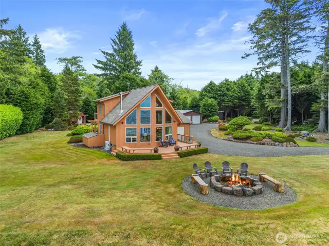 Truly a jewel box! Linwood Western Red Cedar Home  Yosemite Model - Built in 1996  Sherwin-Williams WoodScapes and SuperDeck Acrylic Solid Stain Cedar (2023)  Custom 5” aluminum gutters and downspouts (2014)  Malarkey Revolutionary Laminate Roof Shingles, 110 mph wind warranty and 50-year shingle warranty with vented ridge (2007)
