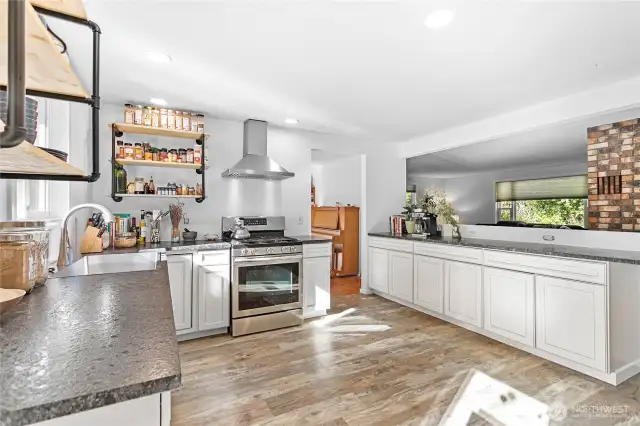 Check out the kitchen!