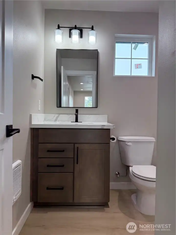 Upstairs full bathroom