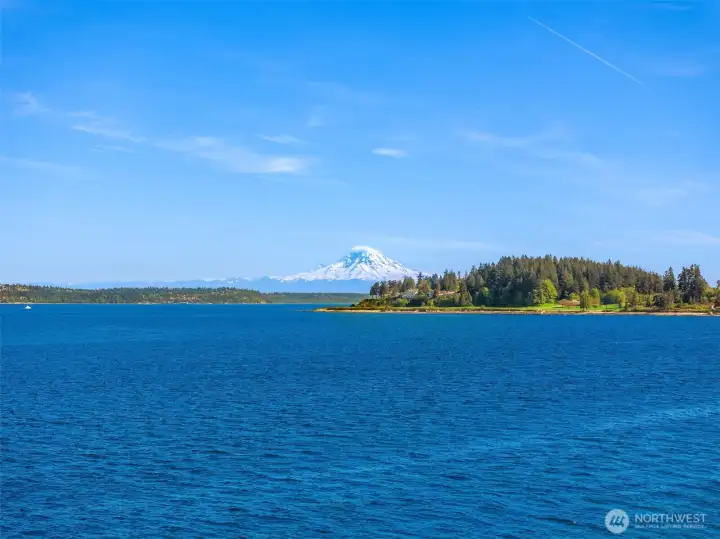 Some of the best views Western Washington Waterfront Living has to offer are found right here.