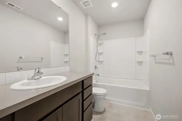 Shared bath on lvl 2.