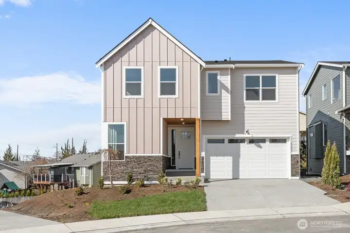 Photographs are for illustrative purposes only. Features, finishes, interior/exterior colors, landscaping and floorplan shown may vary from actual homes built