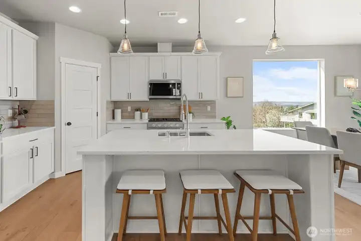 Photographs are for illustrative purposes only. Features, finishes, interior/exterior colors, landscaping and floorplan shown may vary from actual homes built