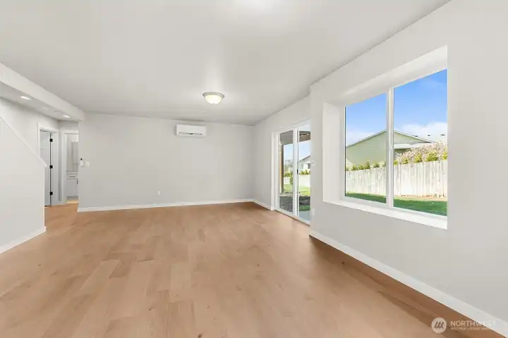 Photographs are for illustrative purposes only. Features, finishes, interior/exterior colors, landscaping and floorplan shown may vary from actual homes built