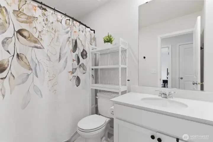 Full upstairs bathroom