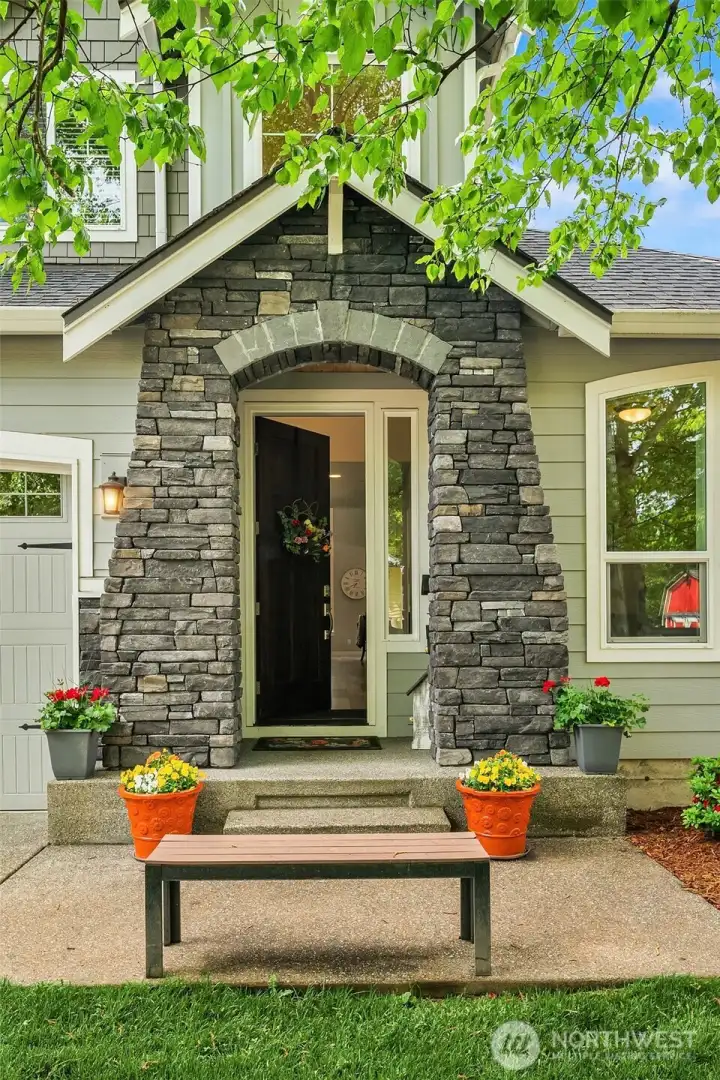 Lovey entry welcomes all Lovey entry welcomes all