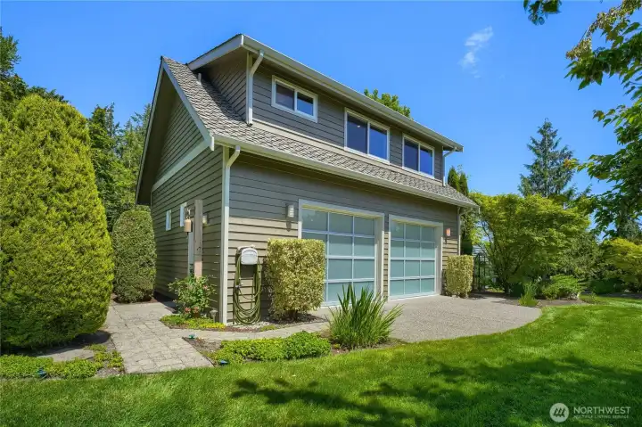 Detached 2 story shop.