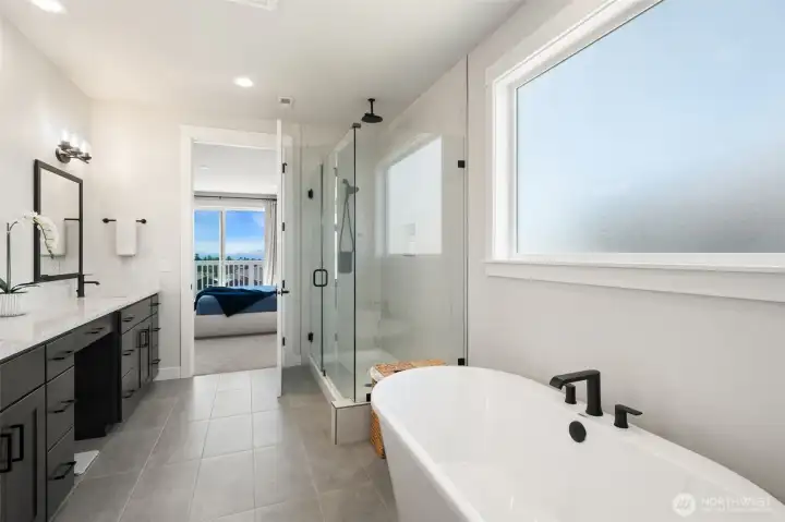 Primary suite with exapnsive soaker tub