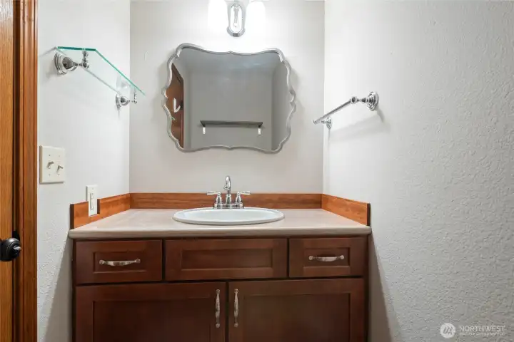 1/2 Bathroom