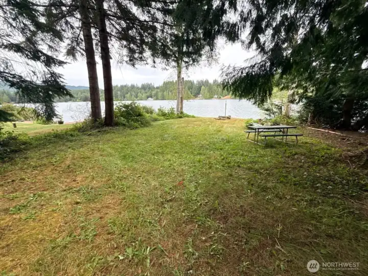 Picnic table lot 4