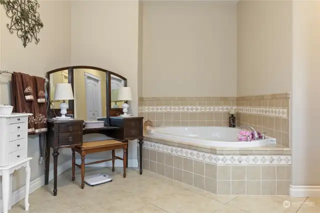 PRimary Bedroom soaking tub19278 Quail NW, Soap Lake