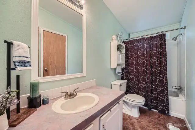 Main full bath.