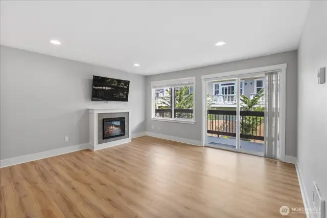 Great lighting, Electric Fireplace, wall mounted TV Included!