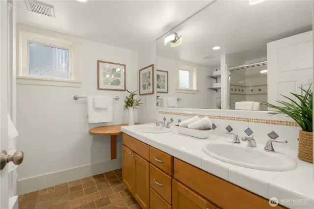 Double sinks and full bath off primary
