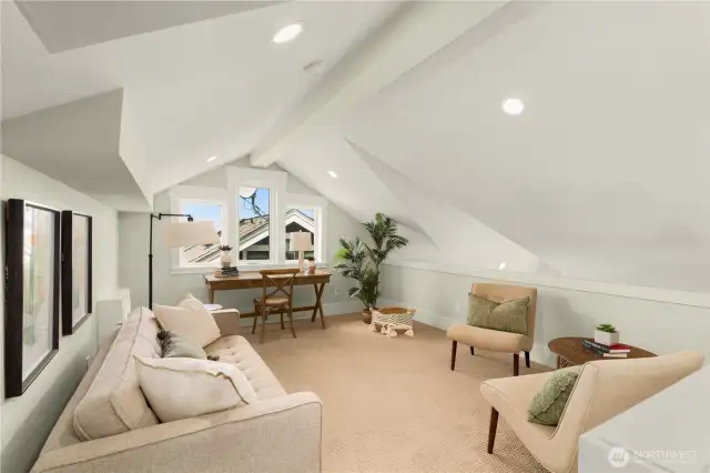 Loft bonus room or office