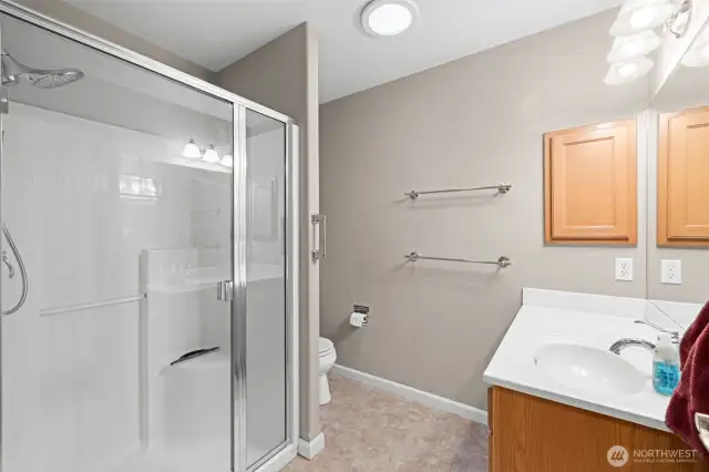 Full Bathroom 2