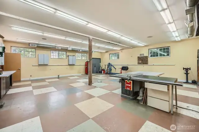 2100 sf shop