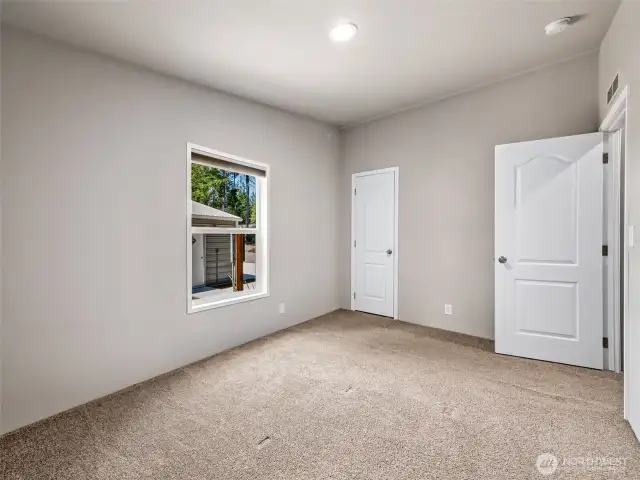 2nd bedroom