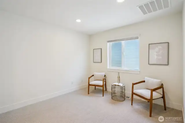 Upstairs landing has bonus area