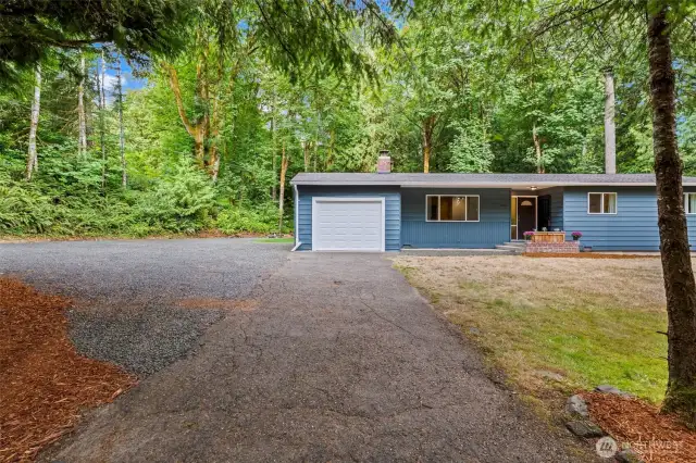 Tons of parking, and a 1 car garage.