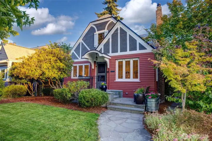 Greenlake's Bathhouse theater and beach are just a block away. Need a cup of flour to finish your pie? PCC is just two blocks away.