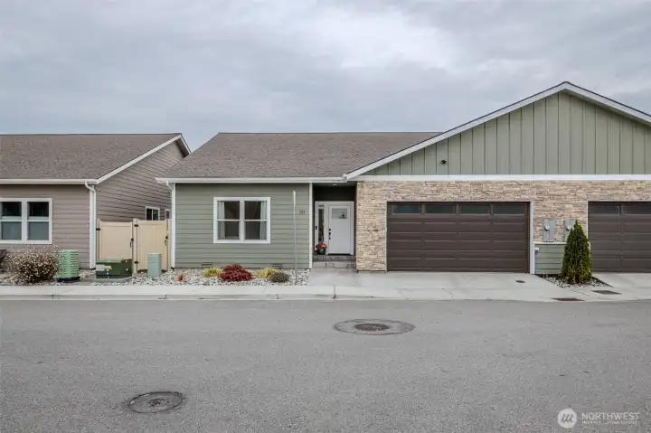 Single level living, centrally located