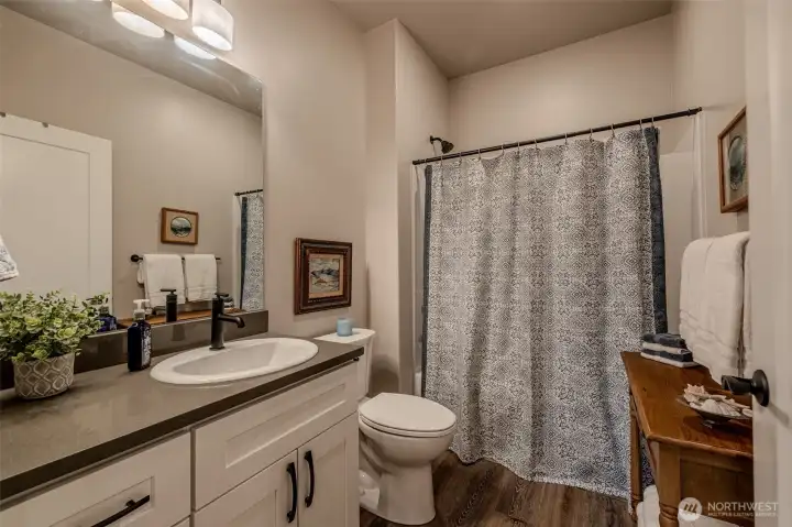 Guest bathroom (full bath with tub)