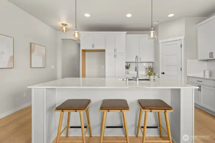 Photographs are for illustrative purposes only. Features, finishes, interior/exterior colors, landscaping and floorplan shown may vary from actual homes built.